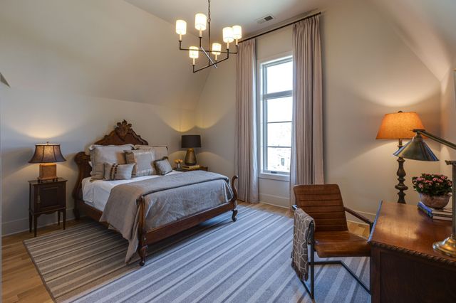 2825 Sugar Tree Rd, Nashville, TN 37215