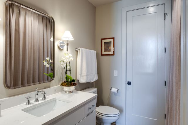 2825 Sugar Tree Rd, Nashville, TN 37215