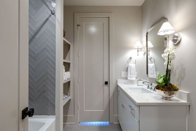 2825 Sugar Tree Rd, Nashville, TN 37215