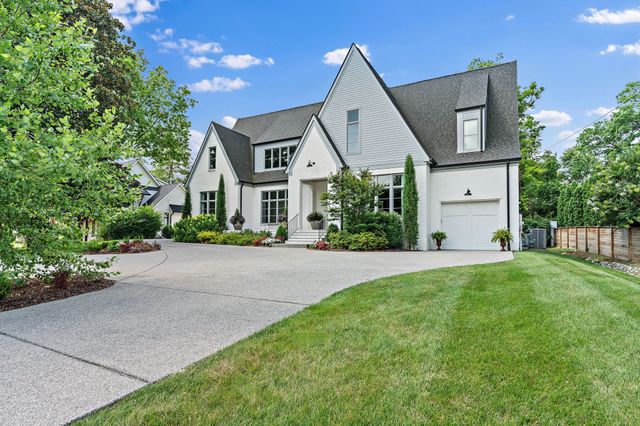 2825 Sugar Tree Rd, Nashville, TN 37215