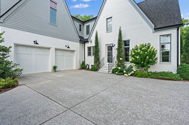 2825 Sugar Tree Rd, Nashville, TN 37215