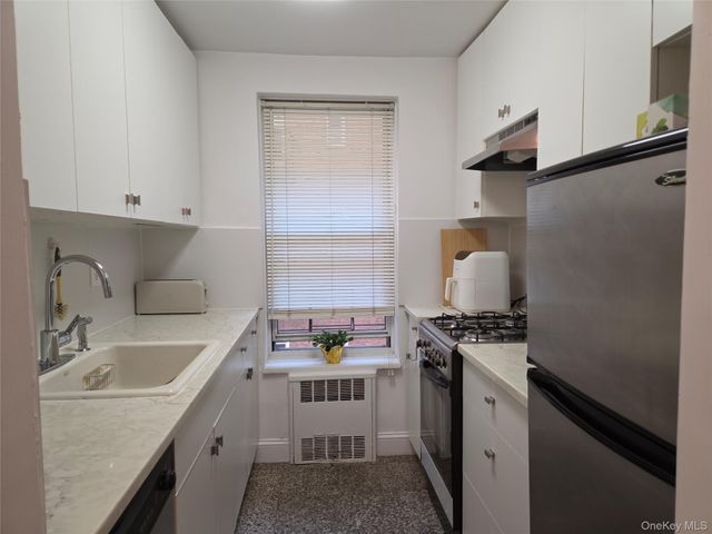 67-12 Yellowstone Boulevard B15, Forest Hills, NY 11375