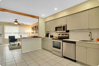 1031 SW 3rd St 1031, Hallandale Beach, FL 33009