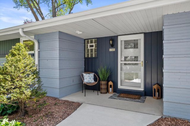 12323 Woodside COURT, Wauwatosa, WI 53226