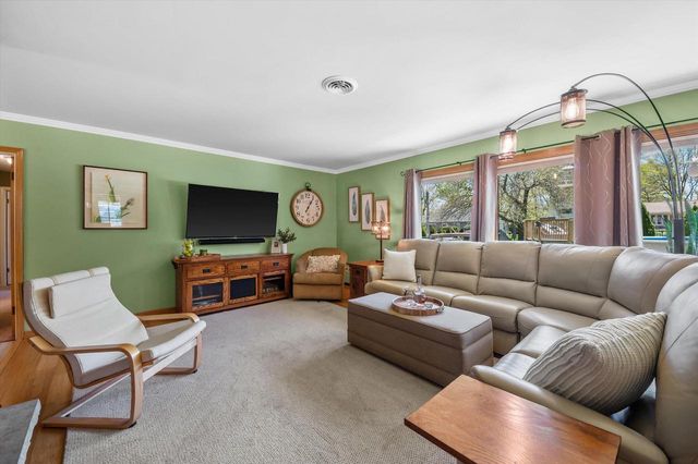 12323 Woodside COURT, Wauwatosa, WI 53226