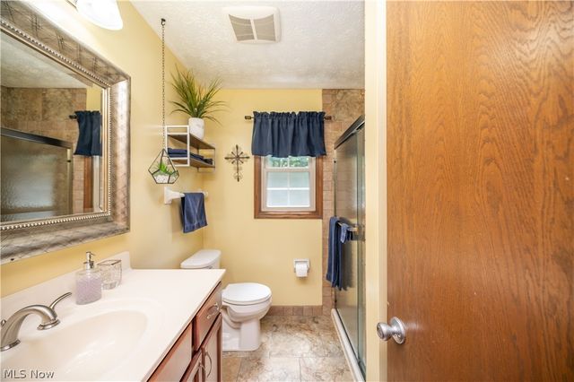 8359 Stoney Creek Drive, Youngstown, OH 44512