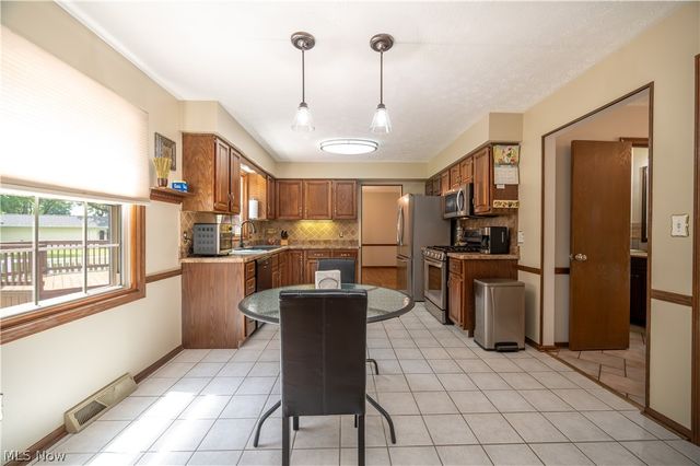 8359 Stoney Creek Drive, Youngstown, OH 44512