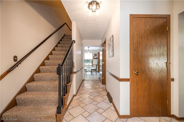 8359 Stoney Creek Drive, Youngstown, OH 44512