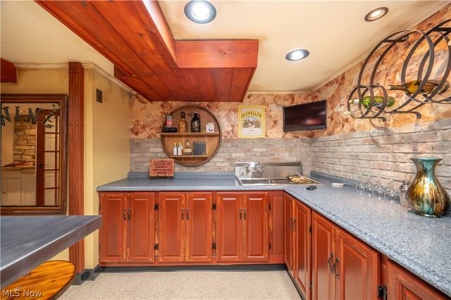 8359 Stoney Creek Drive, Youngstown, OH 44512
