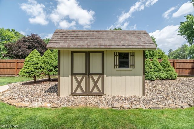 8359 Stoney Creek Drive, Youngstown, OH 44512