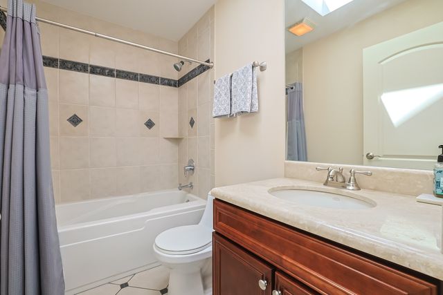 1841 Central Avenue, Northbrook, IL 60062
