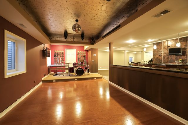 1841 Central Avenue, Northbrook, IL 60062