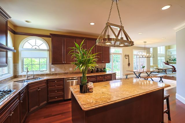 1841 Central Avenue, Northbrook, IL 60062