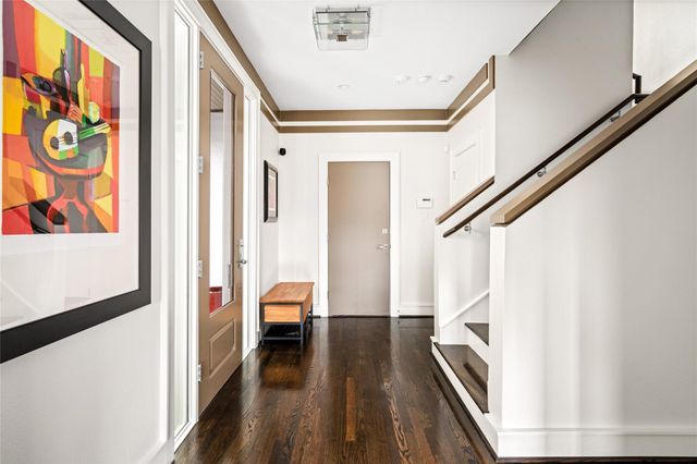 2006 N Memorial Way, Houston, TX 77007