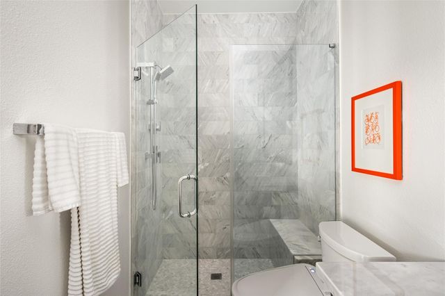 2006 N Memorial Way, Houston, TX 77007