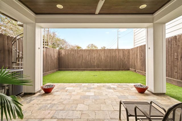 2006 N Memorial Way, Houston, TX 77007