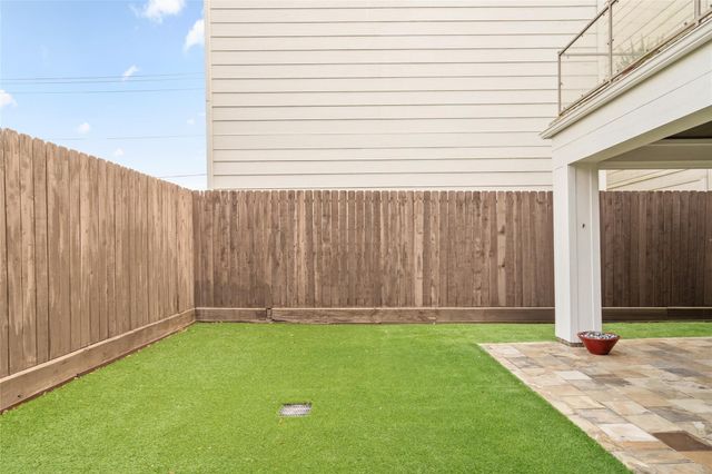 2006 N Memorial Way, Houston, TX 77007