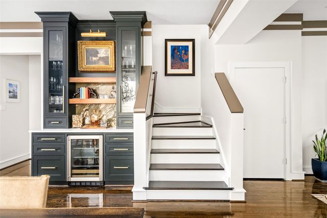 2006 N Memorial Way, Houston, TX 77007