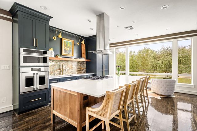 2006 N Memorial Way, Houston, TX 77007