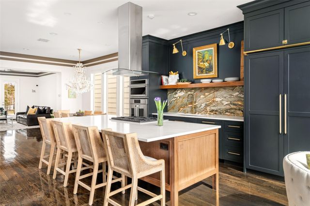 2006 N Memorial Way, Houston, TX 77007