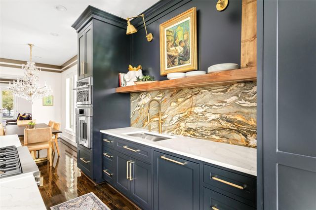 2006 N Memorial Way, Houston, TX 77007