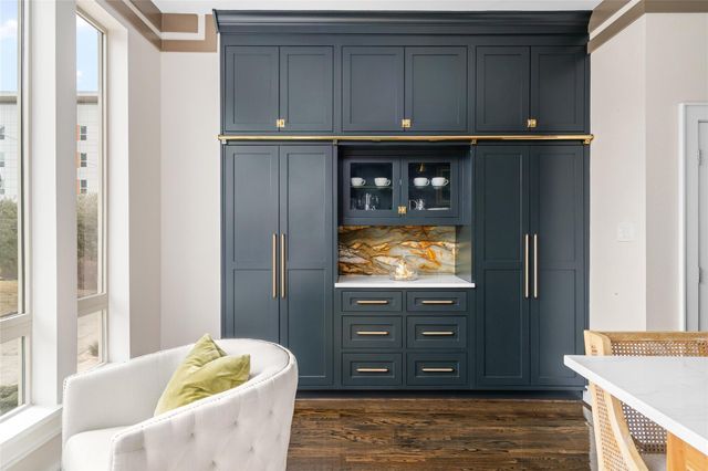 2006 N Memorial Way, Houston, TX 77007