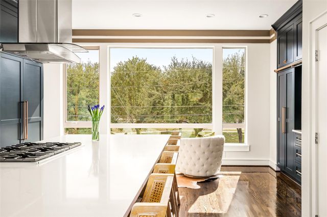 2006 N Memorial Way, Houston, TX 77007