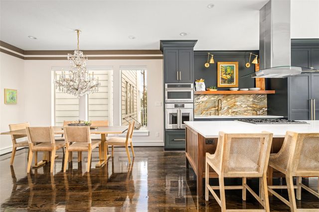 2006 N Memorial Way, Houston, TX 77007