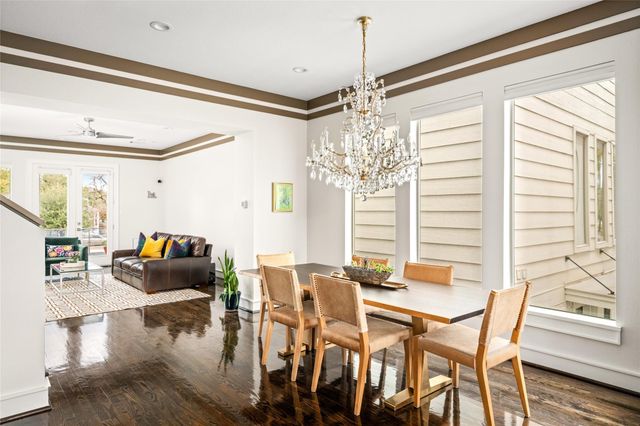 2006 N Memorial Way, Houston, TX 77007