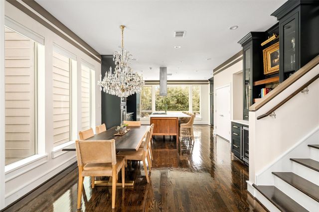 2006 N Memorial Way, Houston, TX 77007