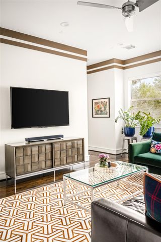 2006 N Memorial Way, Houston, TX 77007