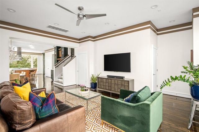 2006 N Memorial Way, Houston, TX 77007