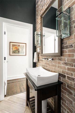 2006 N Memorial Way, Houston, TX 77007