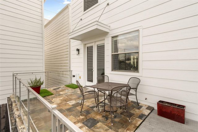 2006 N Memorial Way, Houston, TX 77007