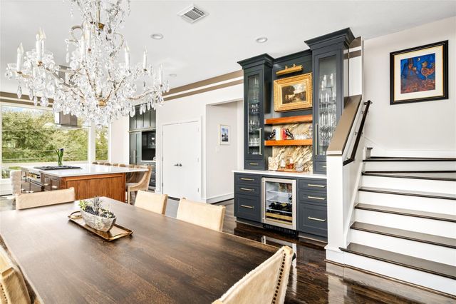 2006 N Memorial Way, Houston, TX 77007