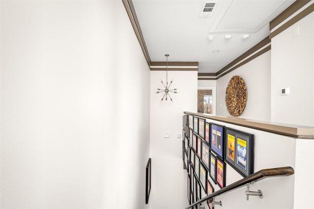 2006 N Memorial Way, Houston, TX 77007