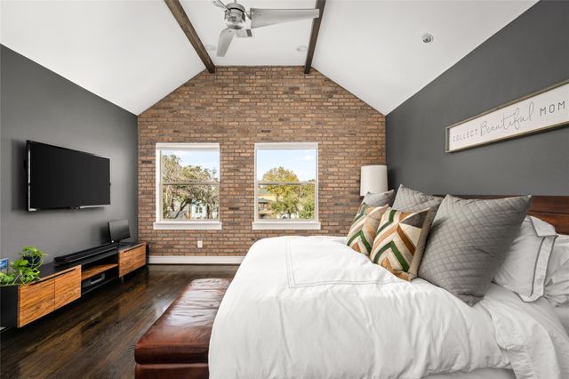 2006 N Memorial Way, Houston, TX 77007