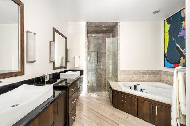 2006 N Memorial Way, Houston, TX 77007