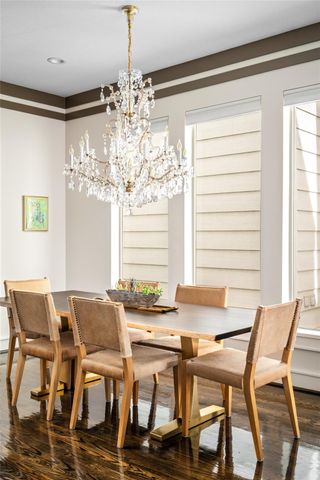 2006 N Memorial Way, Houston, TX 77007