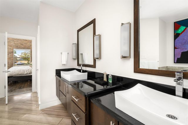 2006 N Memorial Way, Houston, TX 77007