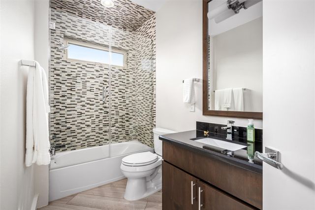 2006 N Memorial Way, Houston, TX 77007