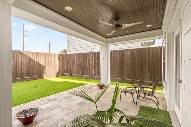 2006 N Memorial Way, Houston, TX 77007