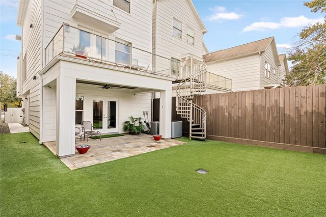 2006 N Memorial Way, Houston, TX 77007