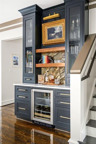 2006 N Memorial Way, Houston, TX 77007