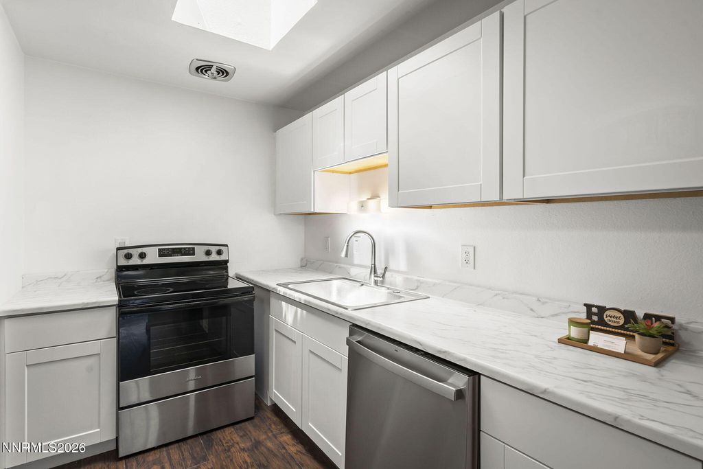 Image 12 of property listing at 1001 Baywood Drive C, Sparks, NV 89434
