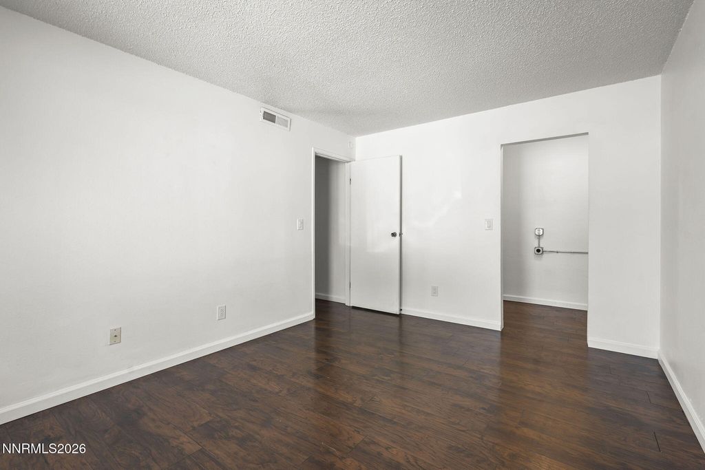Image 17 of property listing at 1001 Baywood Drive C, Sparks, NV 89434