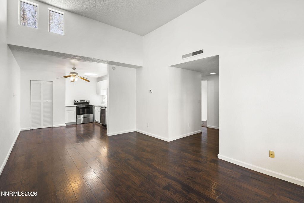 Image 5 of property listing at 1001 Baywood Drive C, Sparks, NV 89434