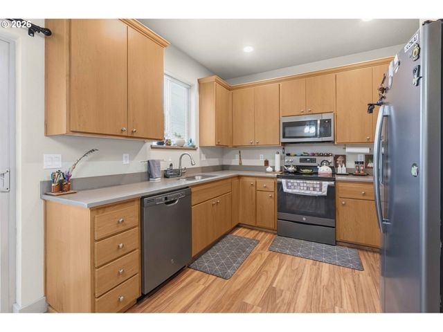 87977 10TH St, Veneta, OR 97487