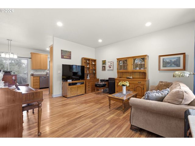 87977 10TH St, Veneta, OR 97487