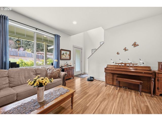 87977 10TH St, Veneta, OR 97487